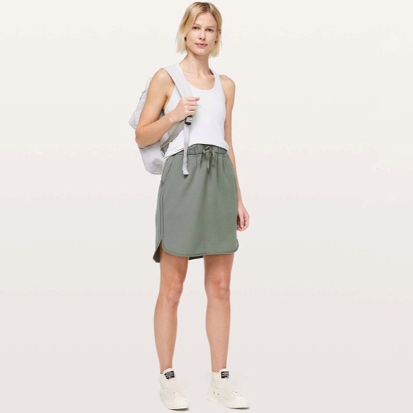 lululemon athletica Dresses & Skirts - Lululemon On the Fly Gray Sage Skirt Drawstring 10
